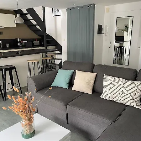 Апартаменты Duplex A 10min De La Gare & Centre Avec Balcon Нант